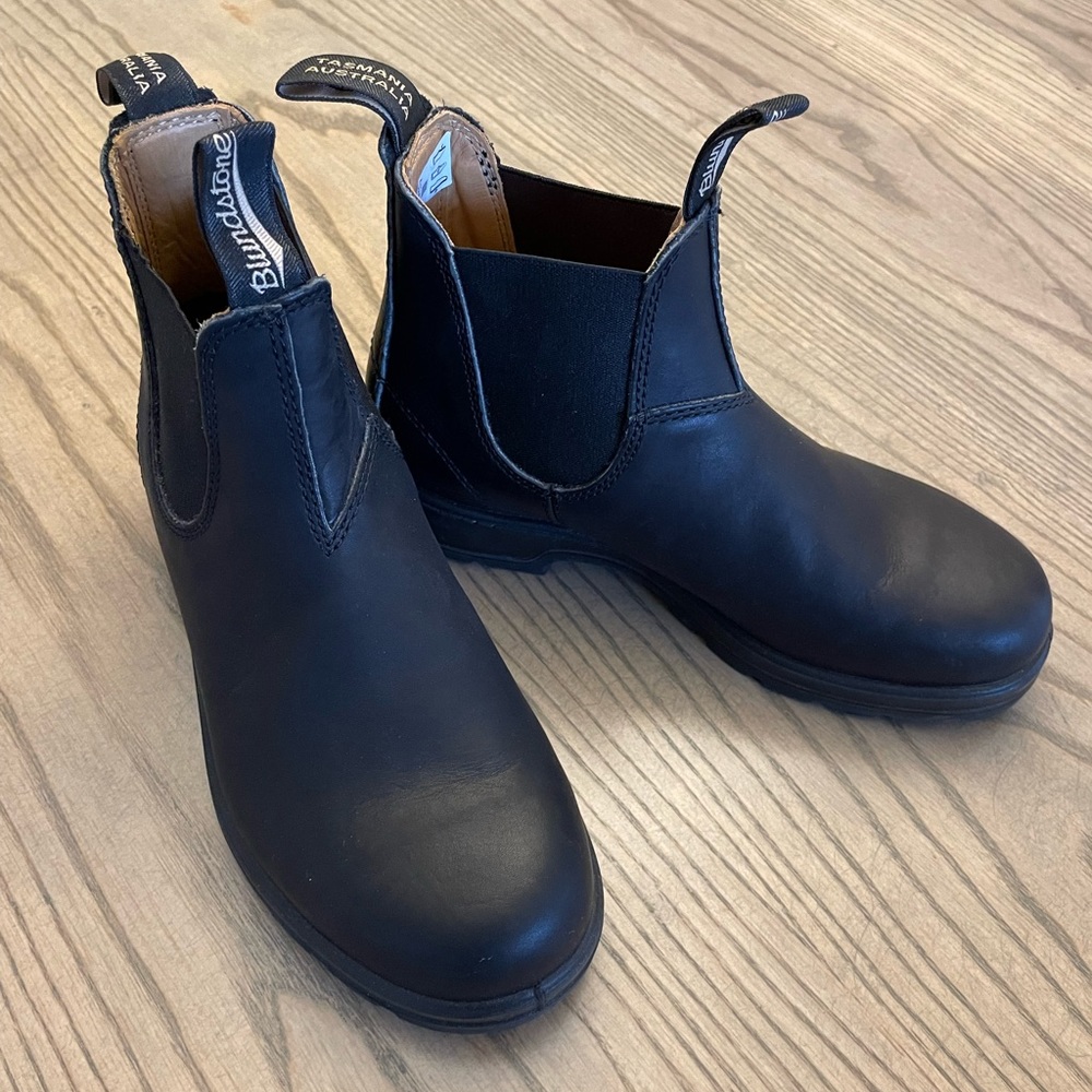 Blundstone Women’s Classics Chelsea Boots AU size 5.5 (US size 7.5) Black